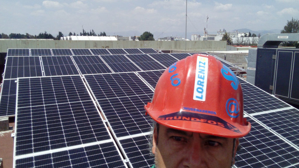 Instalación de paneles solares para uso comercial